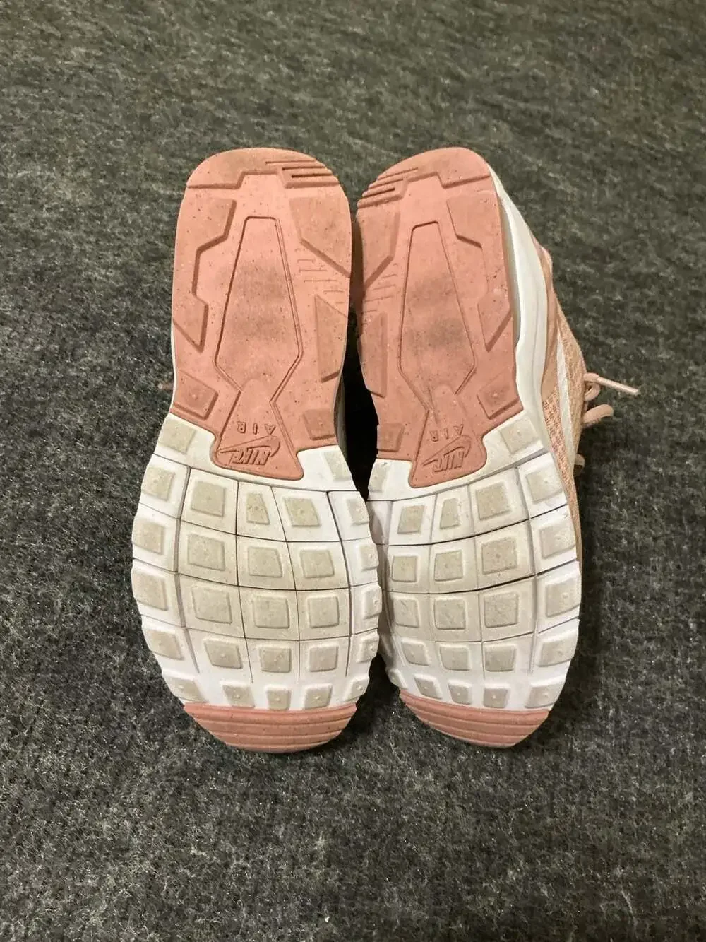Nike Air Max Motion Women's Athletic Running Shoes - Particle Pink
